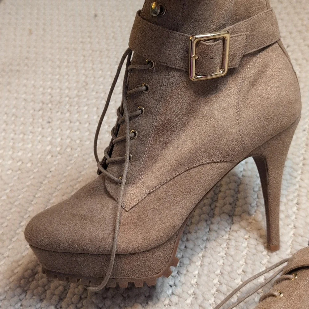 Guess ankle heels Boots size 9